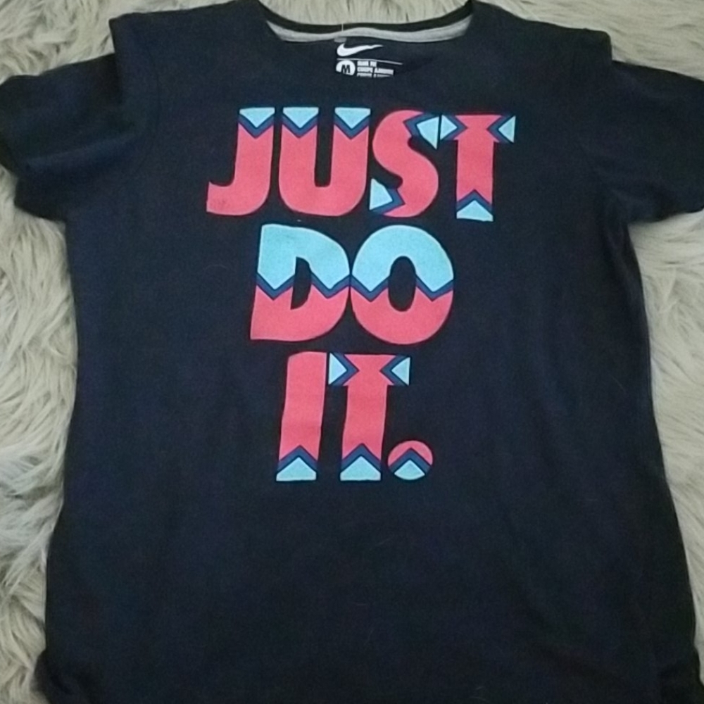 Nike shorts sleeve tee